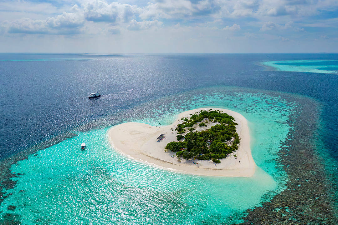  the famous heart-shaped island of Thilafushi Sandbank, Maldives.