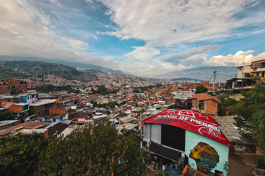 Graffiti art in the Cumuna 13 