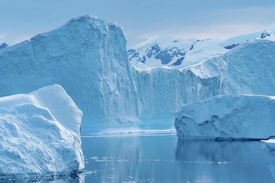 Drifting icebergs in the Lemaire Channel