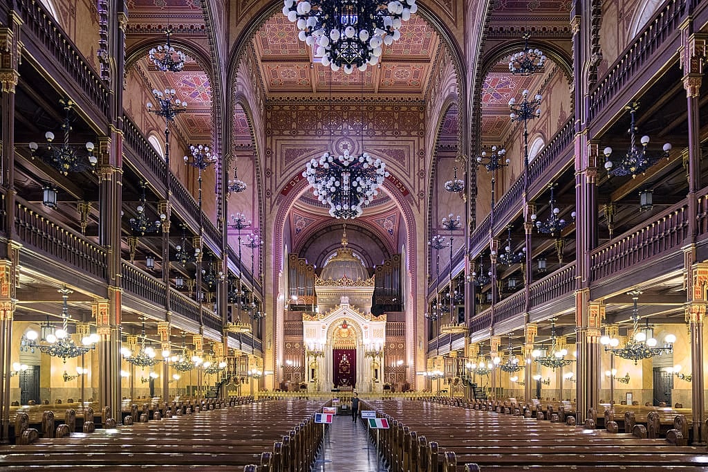 Interior of Dohány Street Synagogue