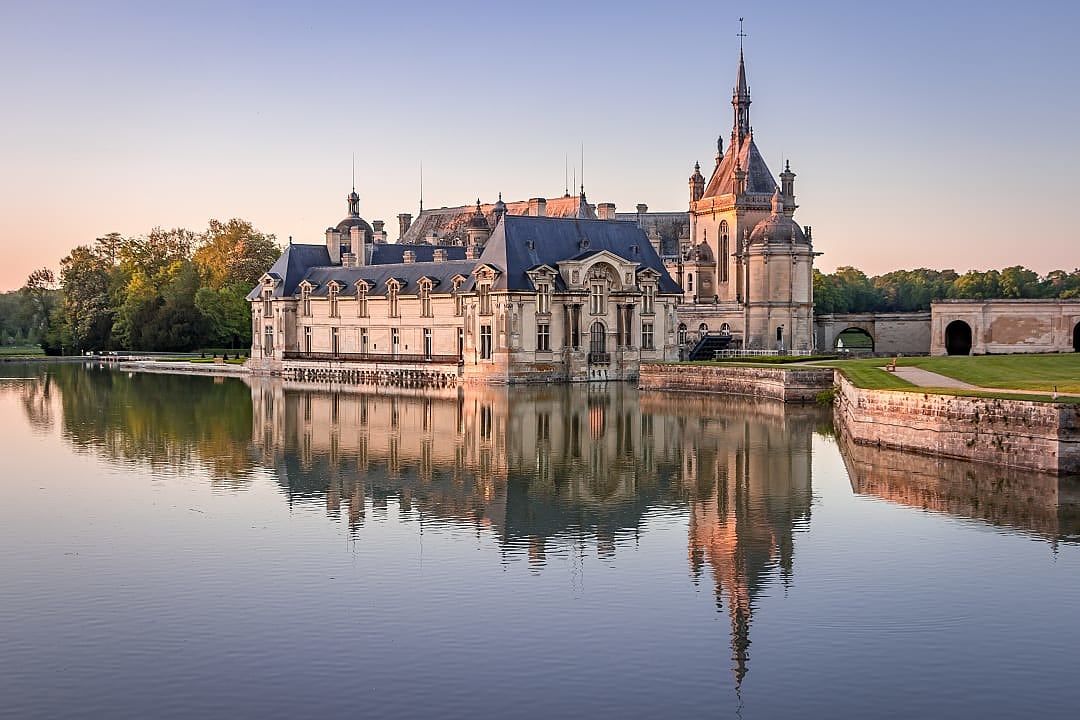 Château-de-Chantilly at sunset.