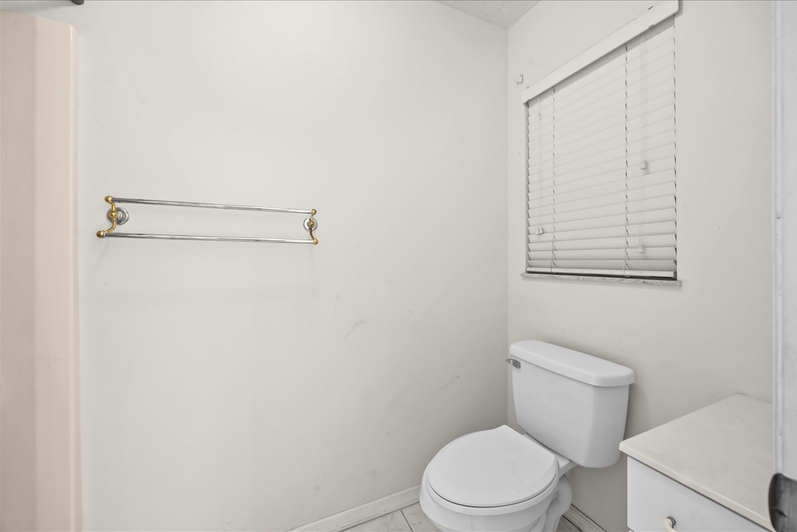 413 European Ln — photo 21