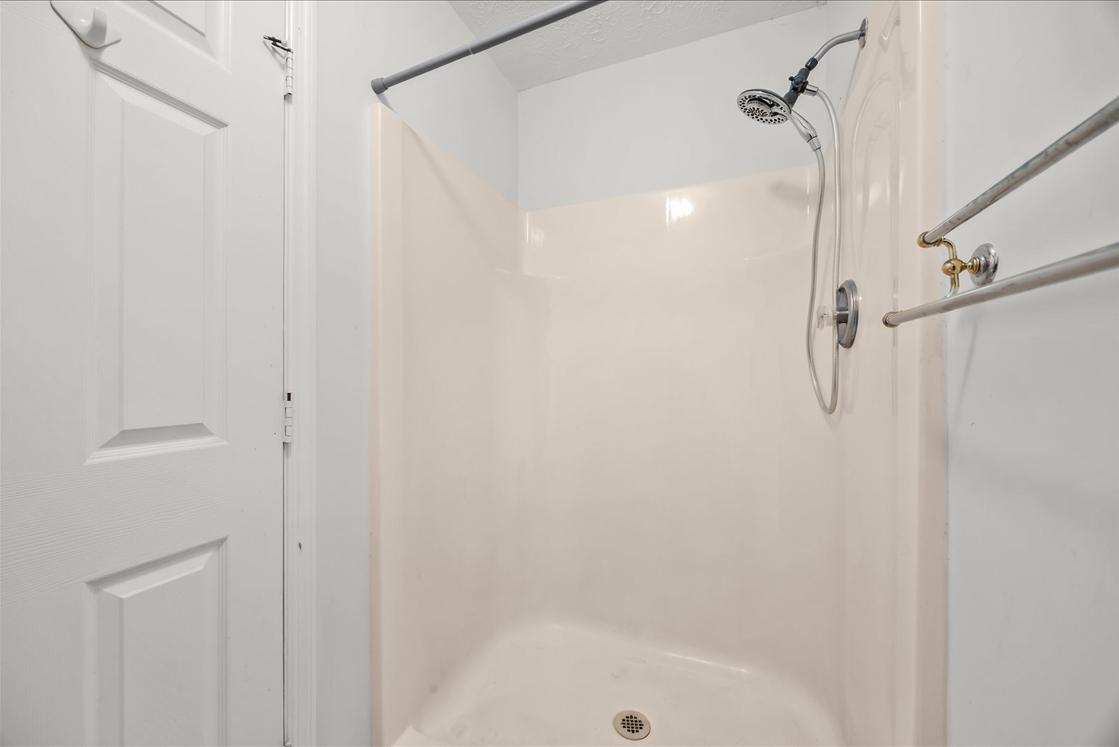413 European Ln — photo 22
