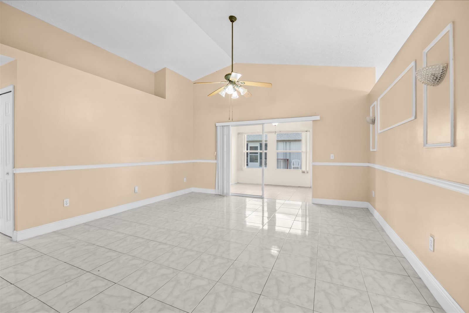 413 European Ln — photo 28