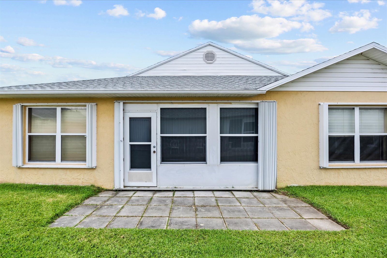 413 European Ln — photo 32