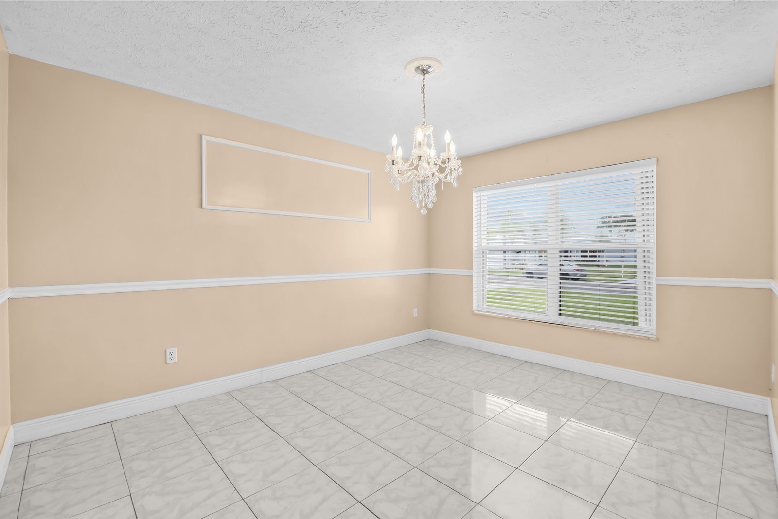 413 European Ln — photo 39