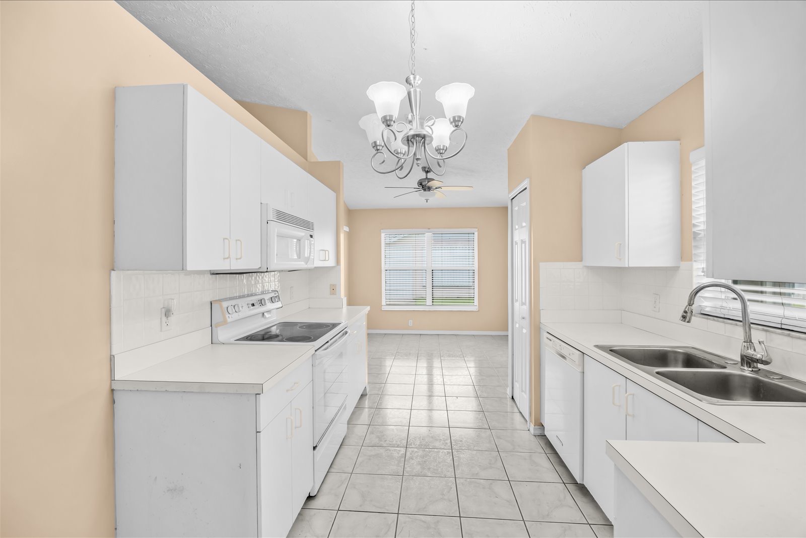 413 European Ln — photo 41