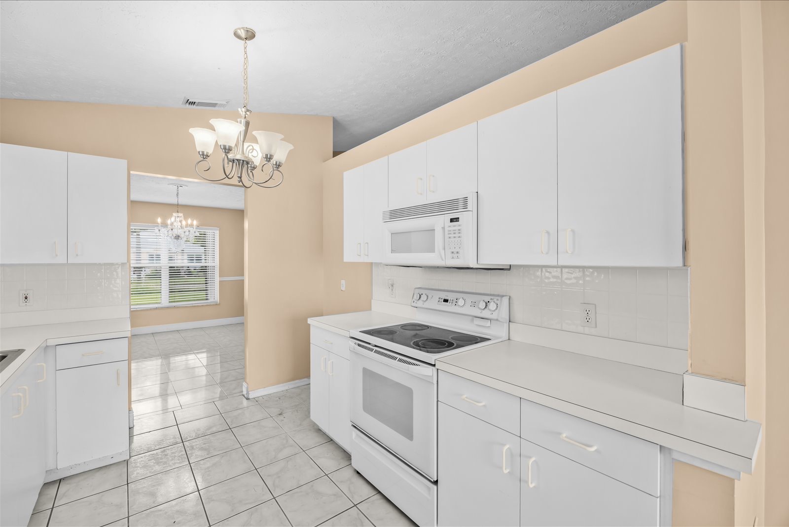 413 European Ln — photo 43