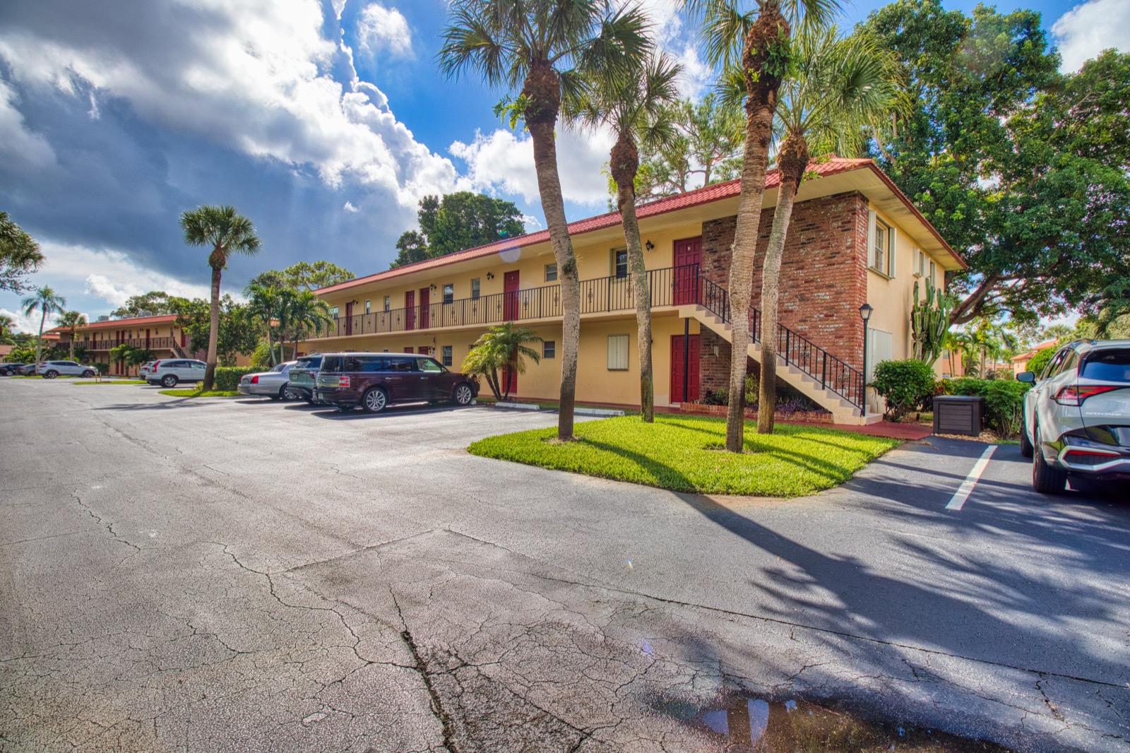 1911 SW Palm City Road, Apt J — photo 33