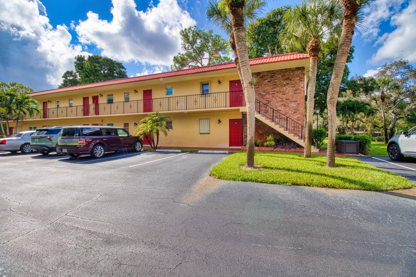 1911 SW Palm City Road, Apt J — photo 34