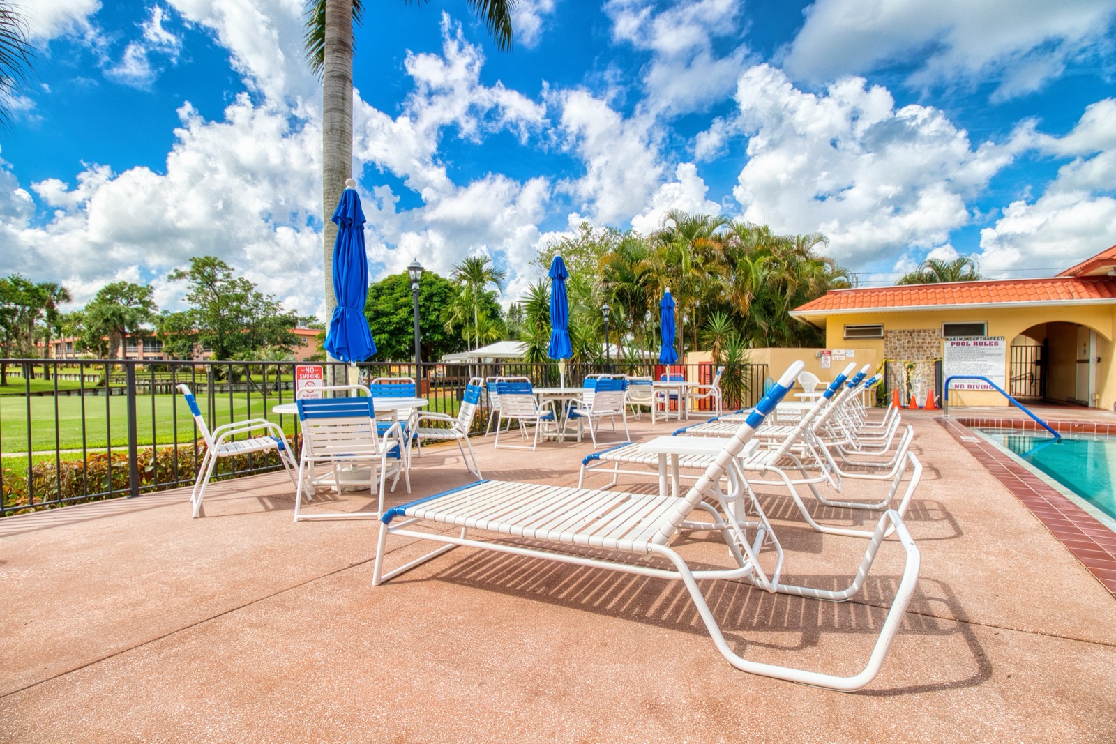 1911 SW Palm City Road, Apt J — photo 40