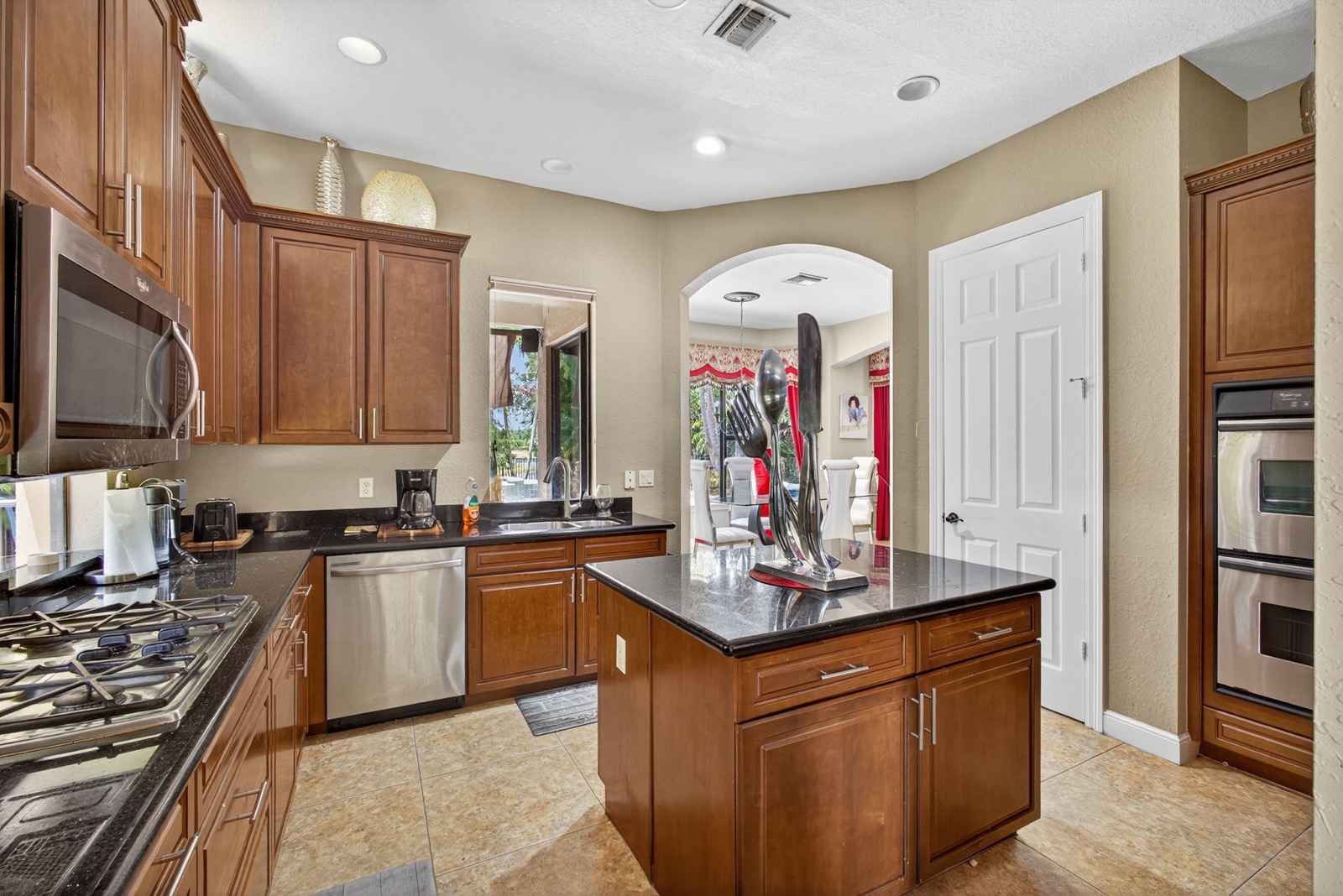 3501 Collonade Drive — photo 9