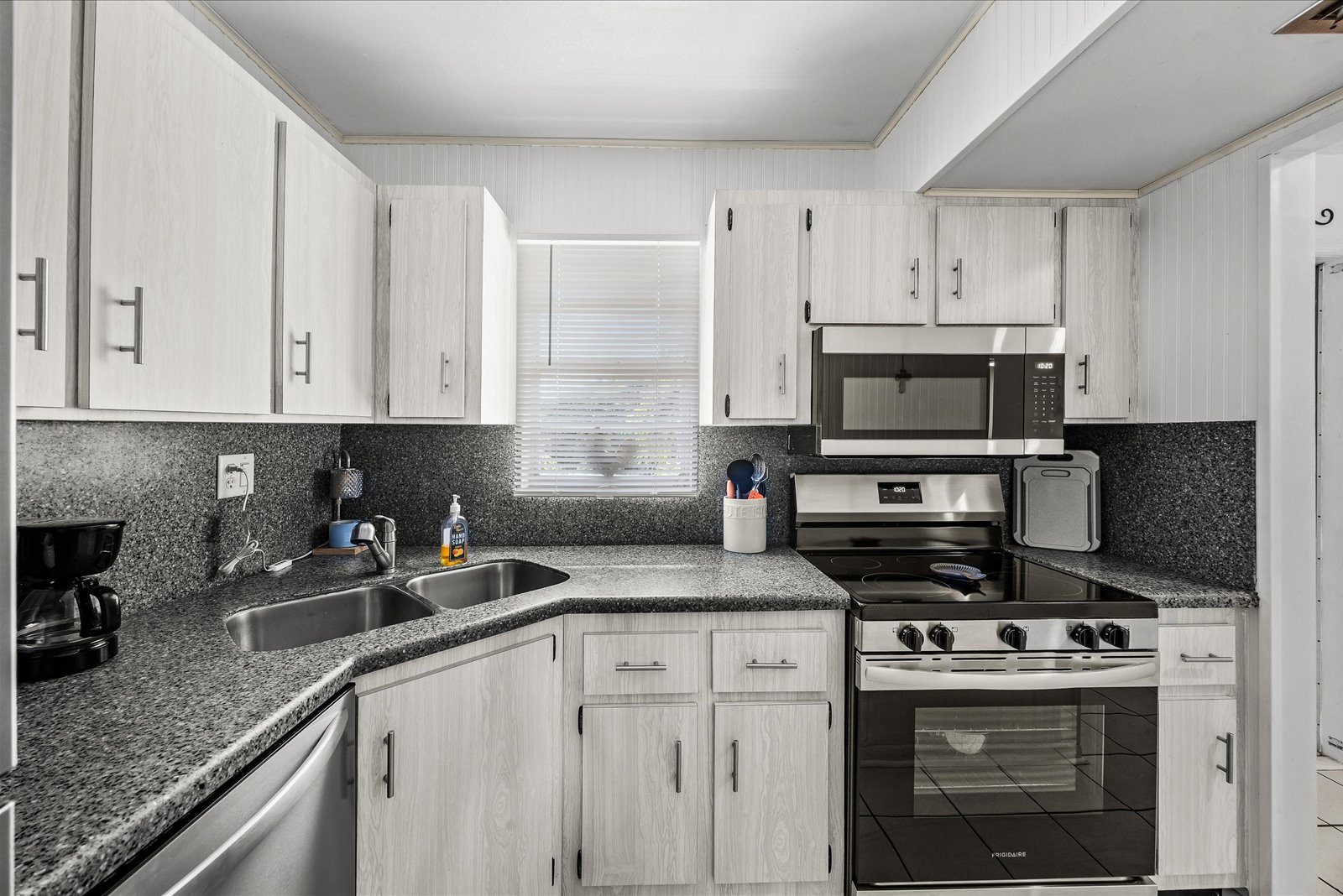 1917 SW Palm City Road, Apt G — photo 10