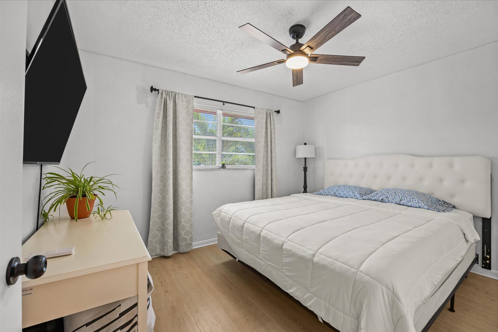1917 SW Palm City Road, Apt G — photo 19