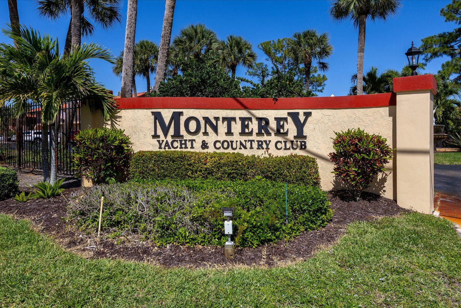 1917 SW Palm City Road, Apt G — photo 48