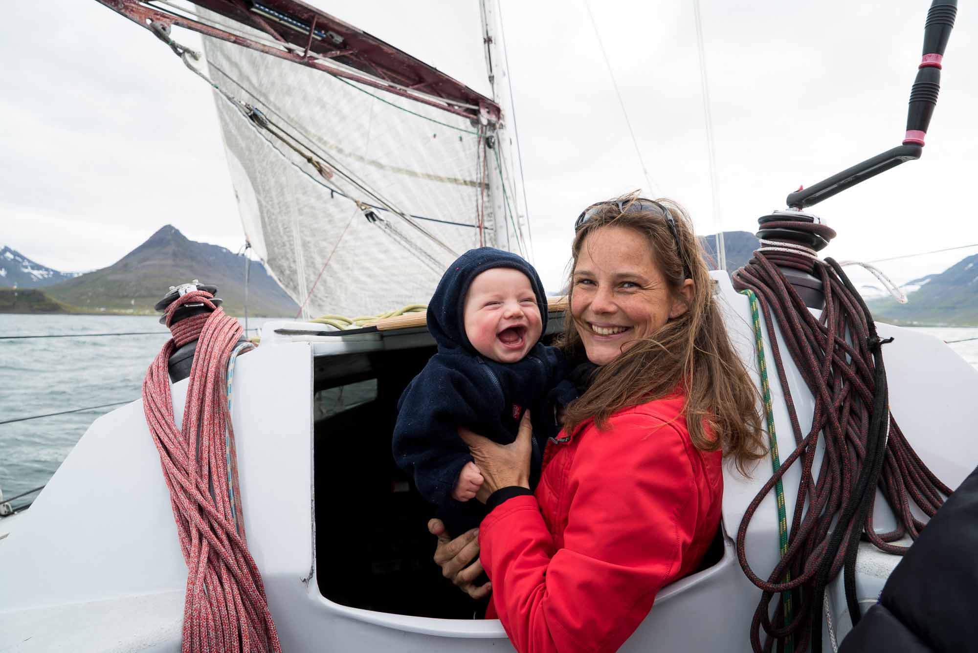 mother and baby sailing boat Zizoo