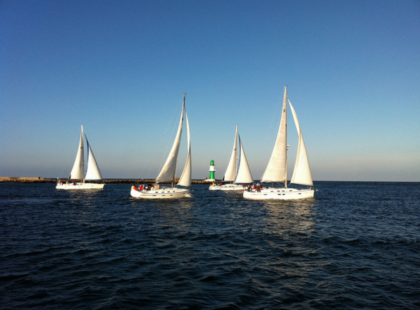 racer yacht by Luca Brenta