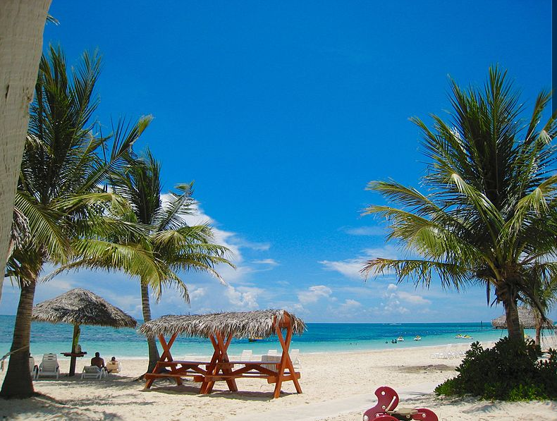 travelling from Florida to the Bahamas by boat