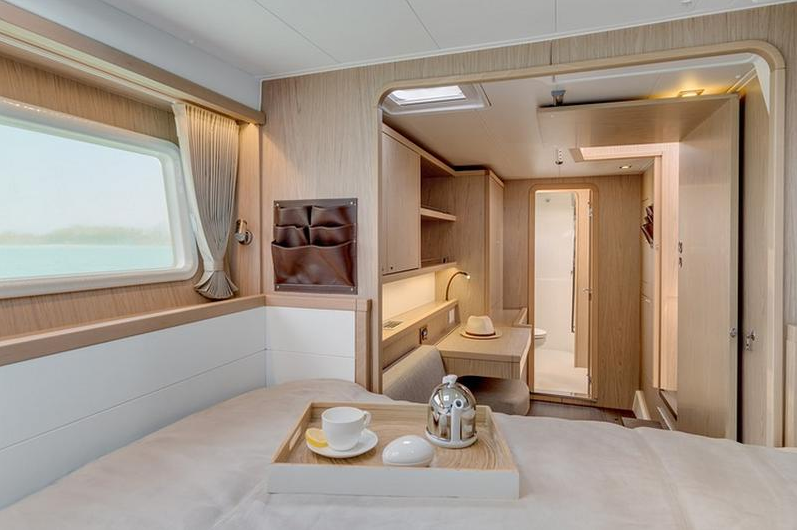 charter a lagoon 40