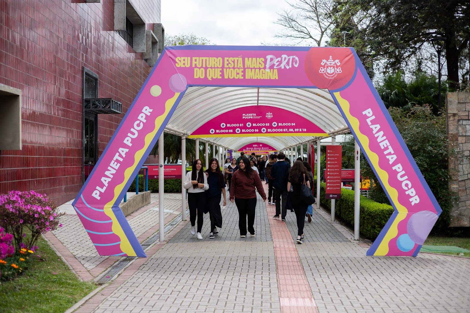Giro Jovem Liderança: Feira da PUCPR ajuda na escolha profissional