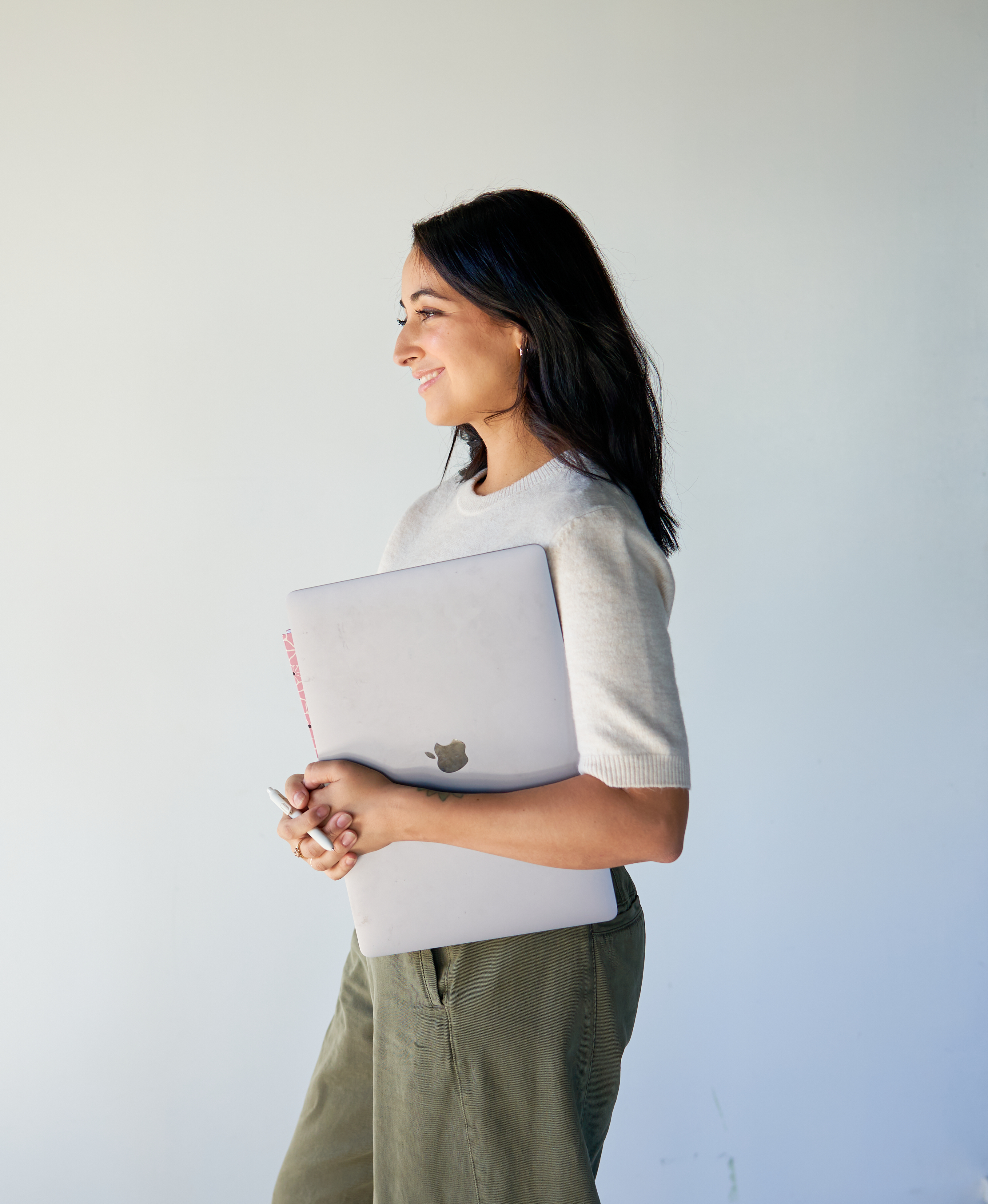 Lauren of Humming Studio holding her laptop