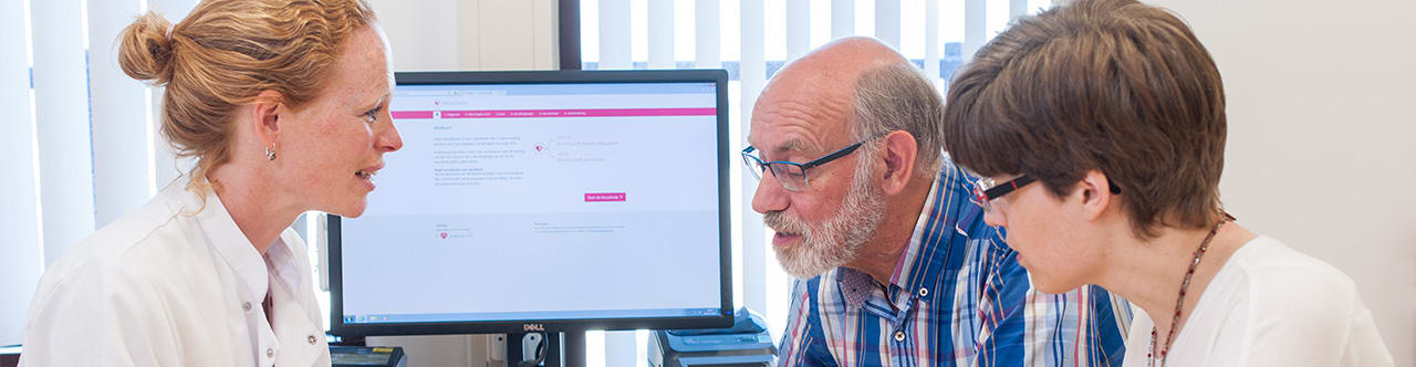 Patiënt en naaste worden verwelkomd door arts