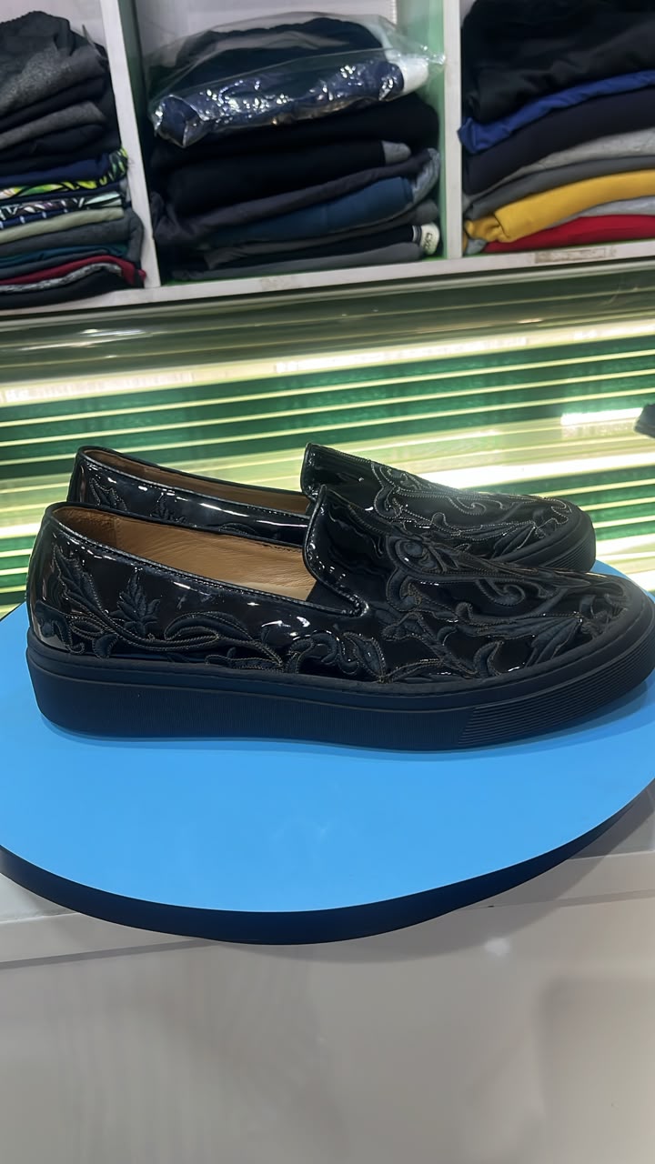 PETER ASCOT's Glossy Black Leather Shoe