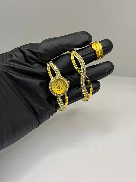 Jolie Bracelet femme 3 à 2500 FCFA