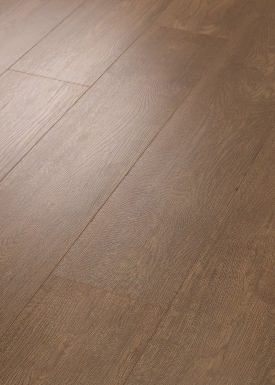 SL120_07744 - Shaw Laminate - Oak Crest - Woodacres Brown