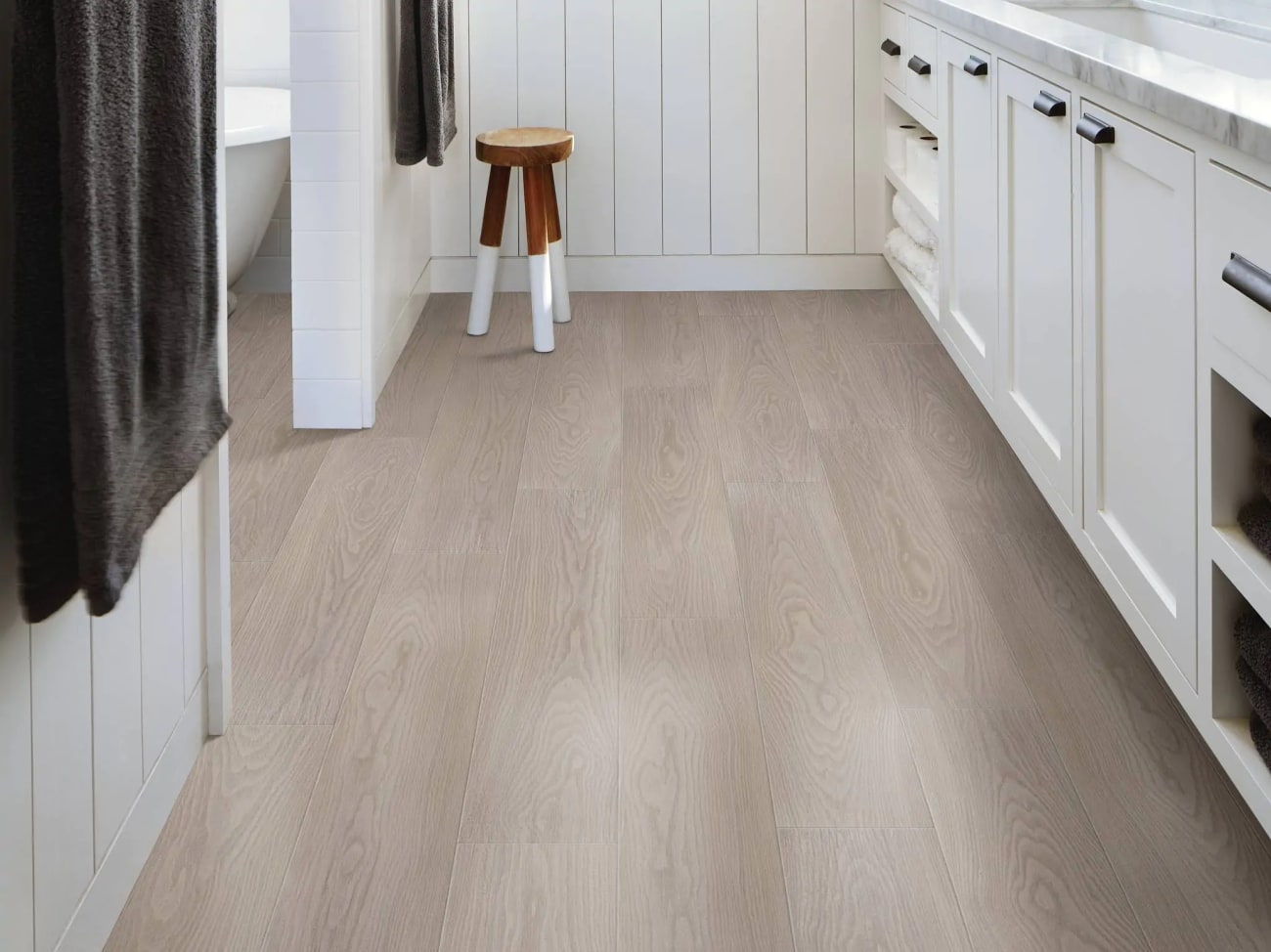 05228_2045V - Shaw Floorte Classic - Distinction Plus - Earthy Taupe