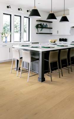 CDL05-122 - Mohawk RevWood Plus - Hampton Villa - Golden Hour Oak