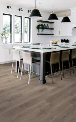 CDL05-958 - Mohawk RevWood Plus - Hampton Villa - Cloudy Oak