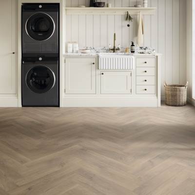 AKP-SM-RL13 - Karndean - Art Select Wood Rigid Core - Salon Oak (Herringbone)
