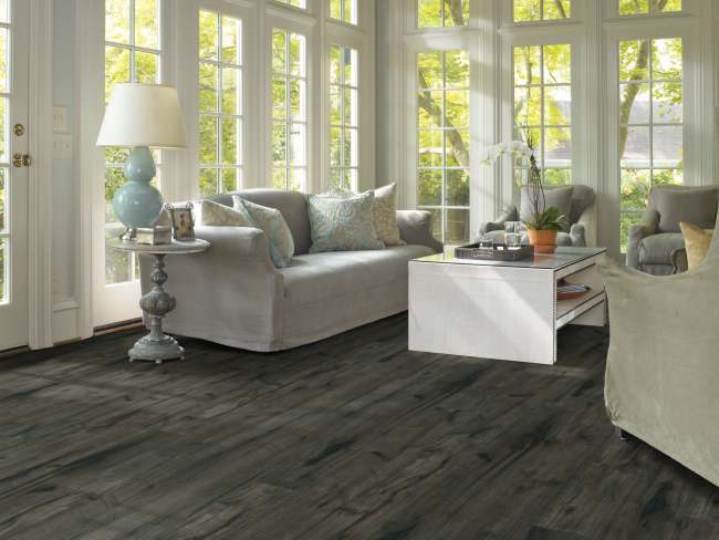09001_SL426 - Shaw - Pinnacle Port Plus - Midnight Hickory
