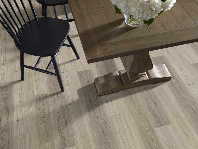 07064_2045V - Shaw Floorte - Distinction Plus - Light Pine