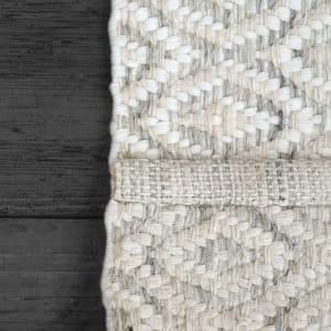 AG692987109 - small 3