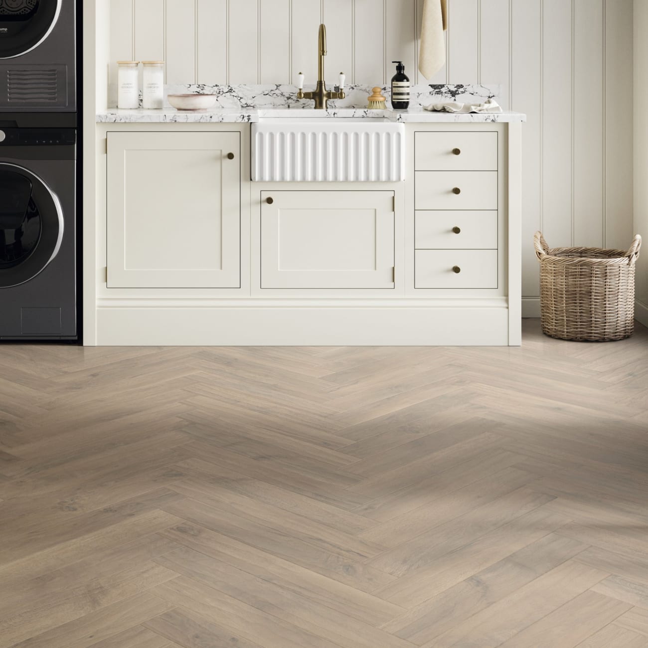 AKP-SM-RL13 - Karndean - Art Select Wood Rigid Core - Salon Oak (Herringbone)