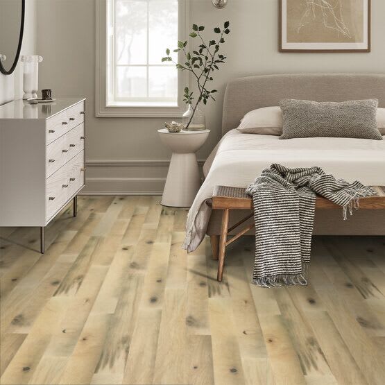 AA810-11042 - Anderson Tuftex - Ellison Maple - Unbridled