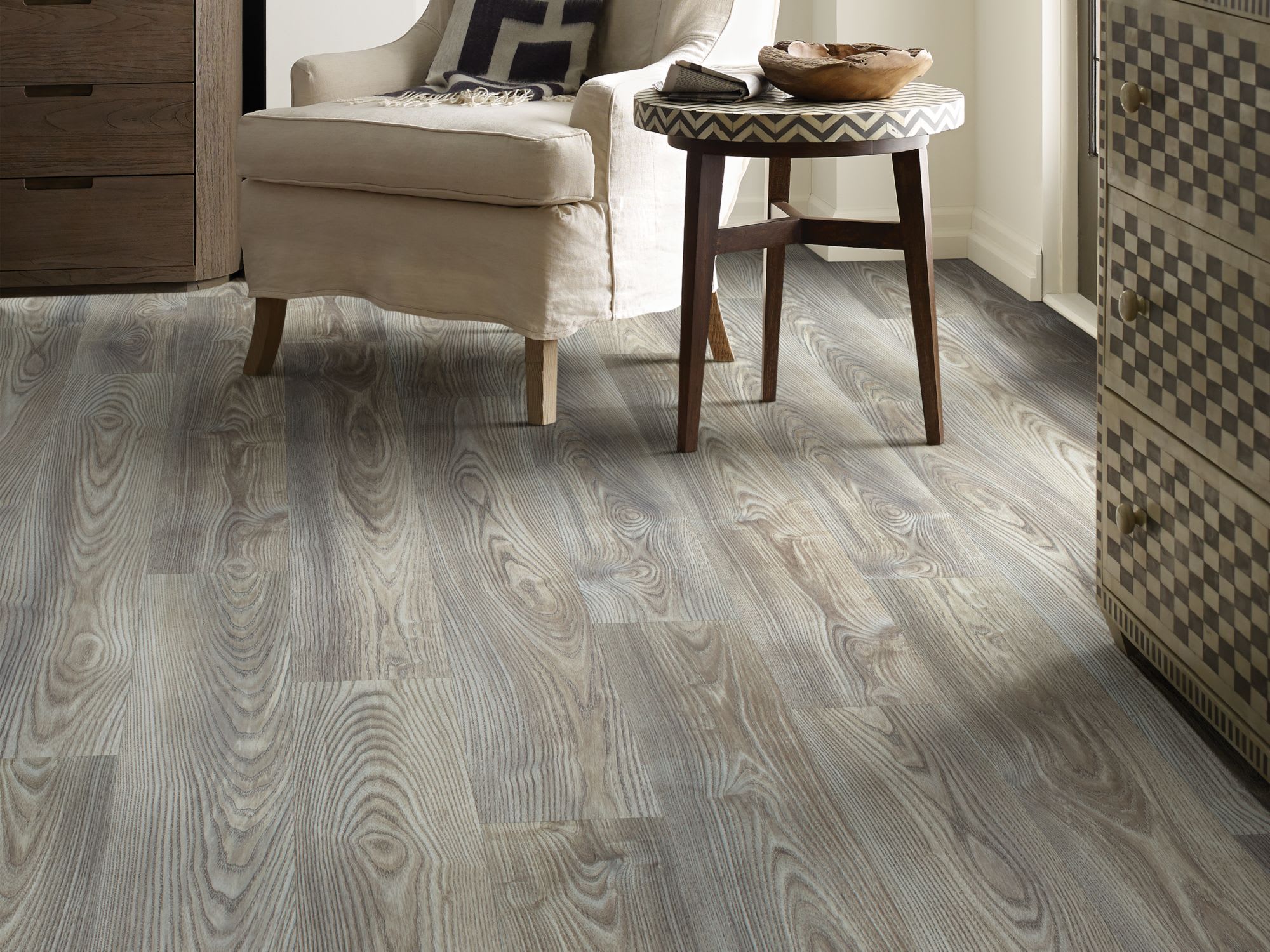 Shaw 5th and Main - Setup - Grey Chestnut