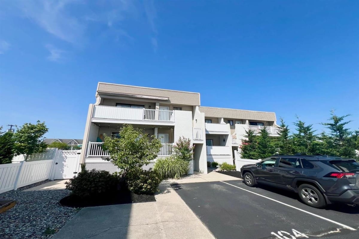 234 21st Street, Unit 204, Avalon