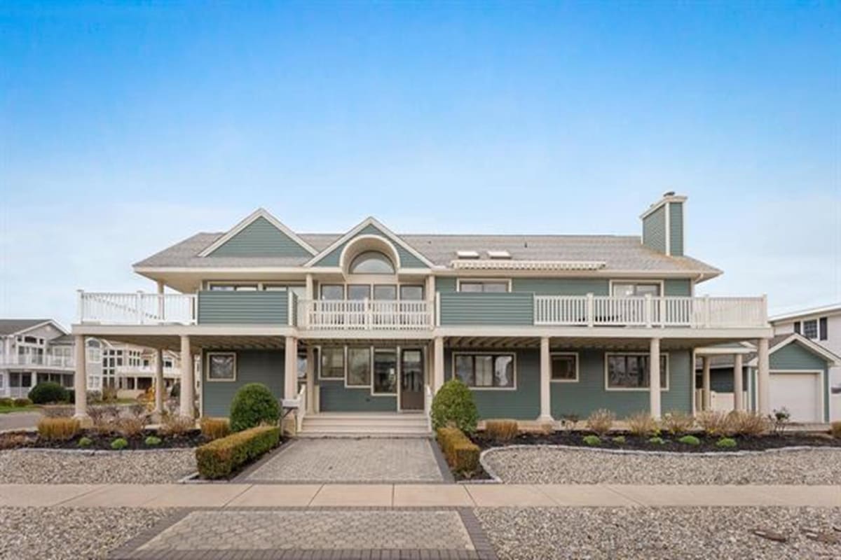 8631 First Avenue, Stone Harbor