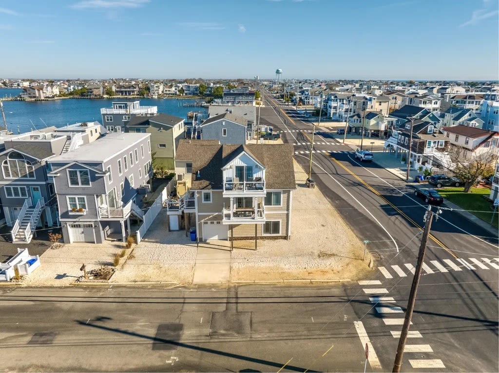 Immaculate 3 bed 2 bath Ship Bottom Residence close to bay and beach