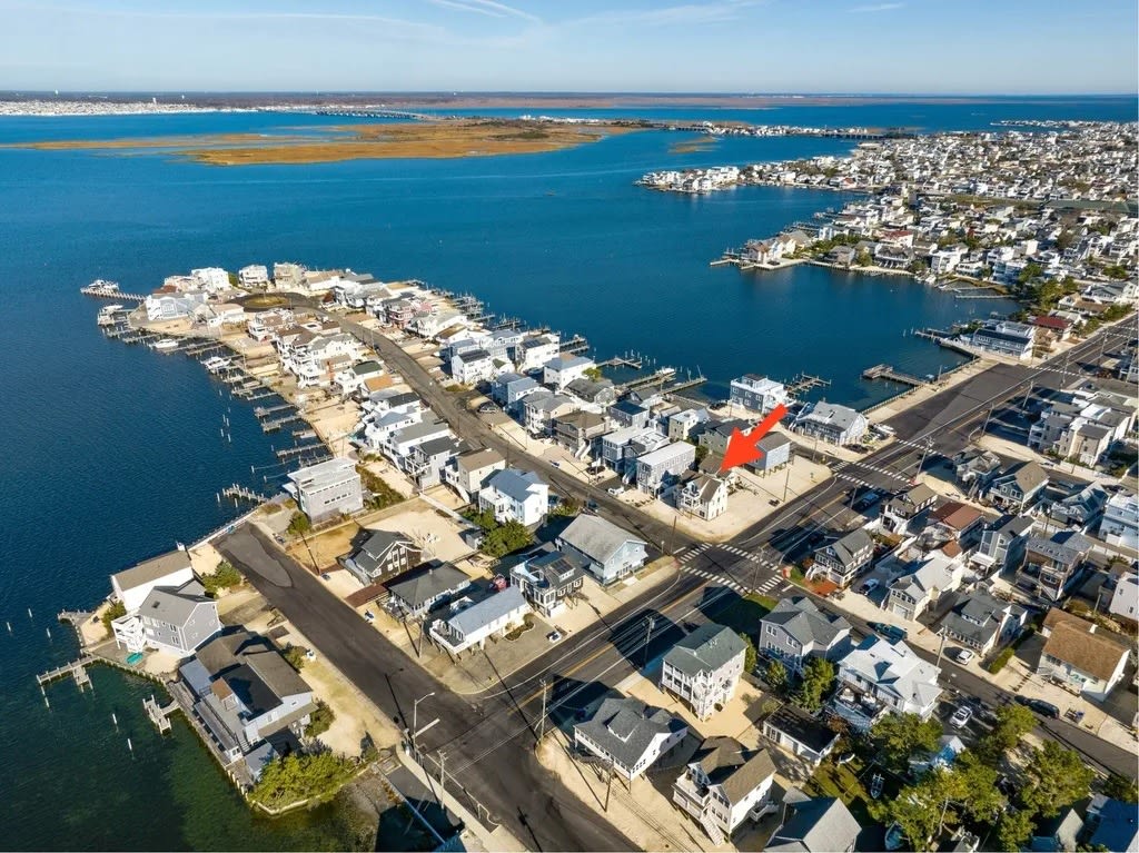 Immaculate 3 bed 2 bath Ship Bottom Residence close to bay and beach