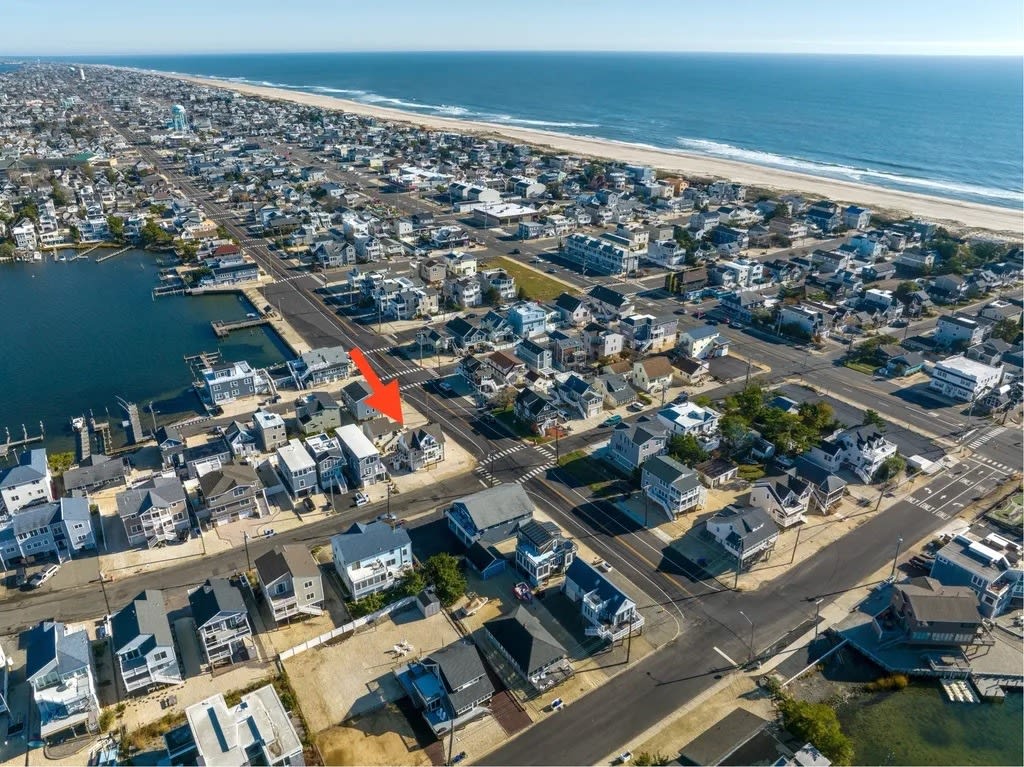 Immaculate 3 bed 2 bath Ship Bottom Residence close to bay and beach