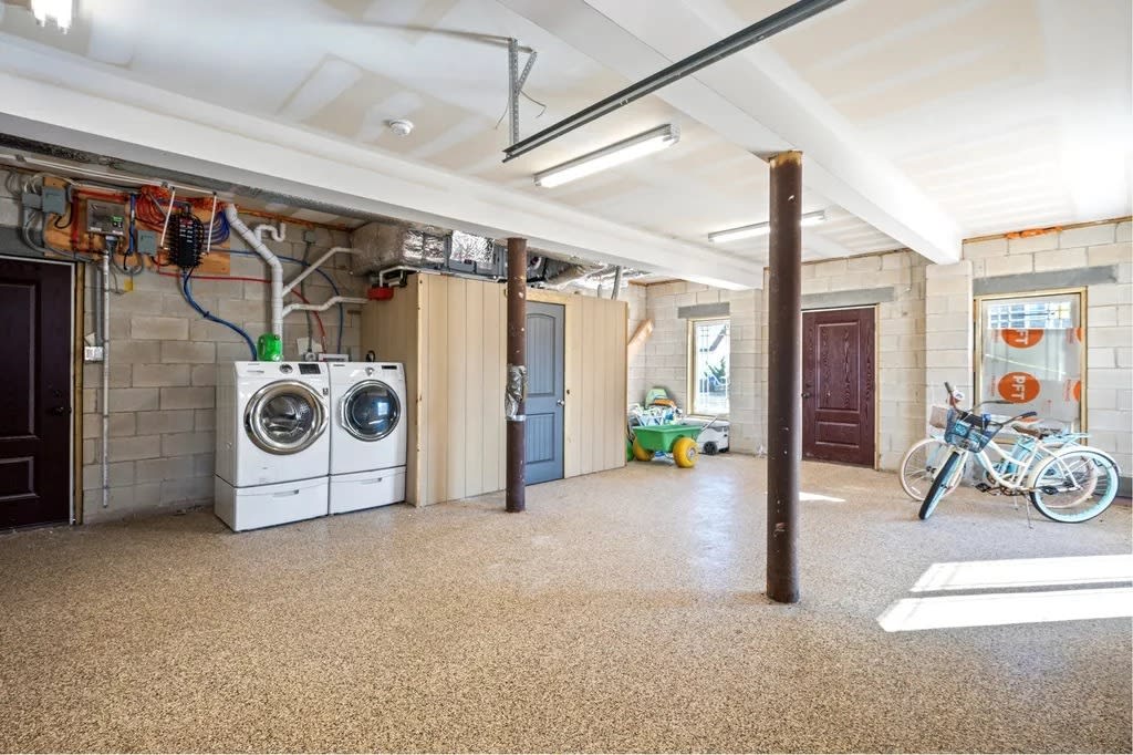 Immaculate 3 bed 2 bath Ship Bottom Residence close to bay and beach