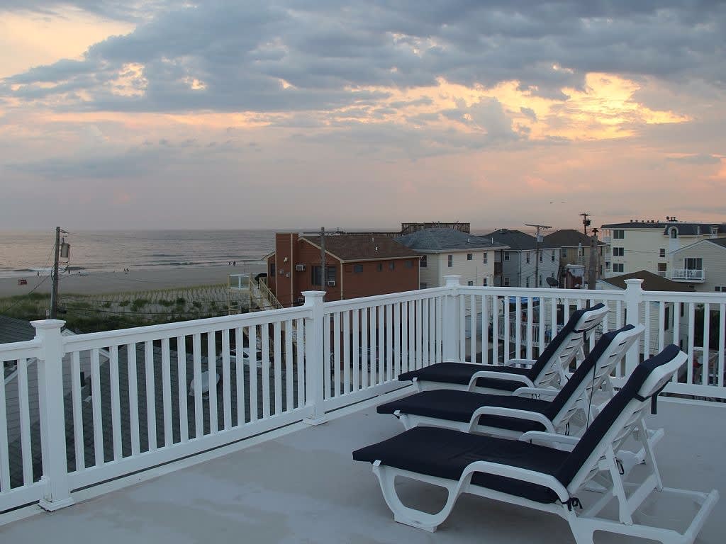 Amazing Rooftop Views! Steps to the Beach - Heated Pool & Elevator!