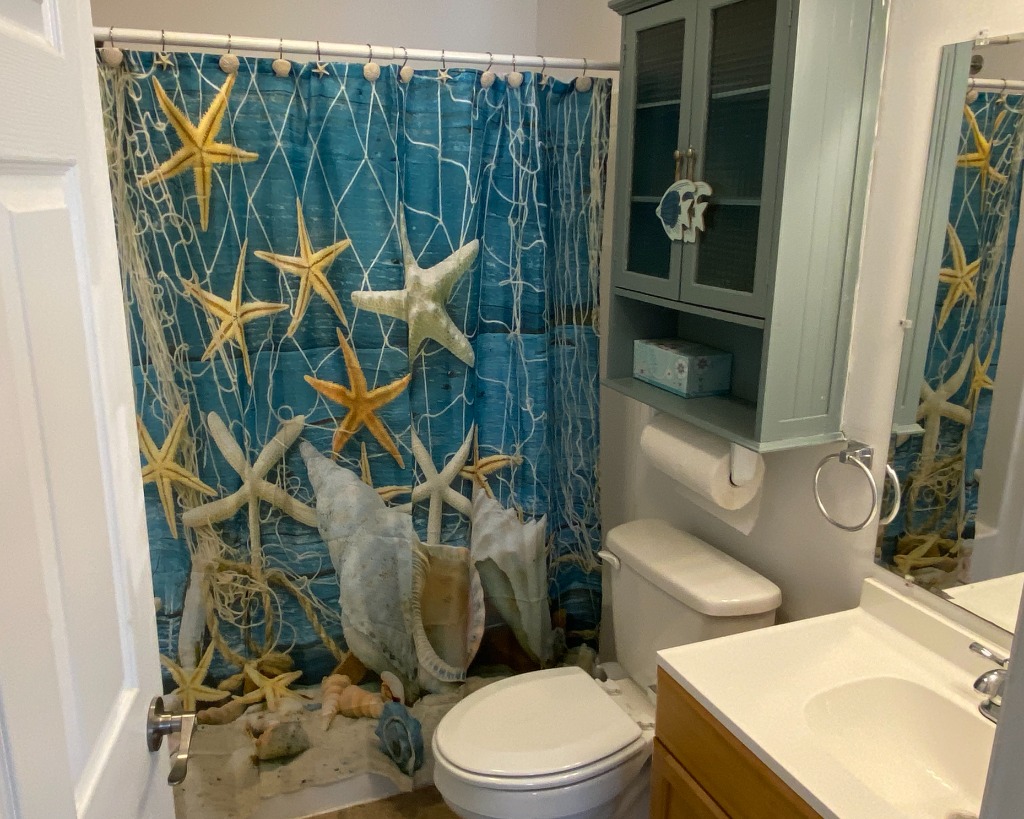 Beautiful Raised Ranch! Walk to beach or bay beach! Everything nearby!