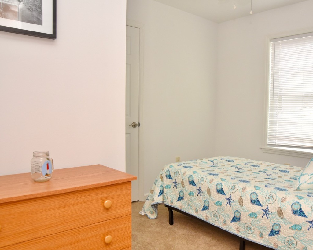 Beautiful Raised Ranch! Walk to beach or bay beach! Everything nearby!