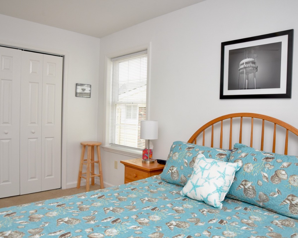 Beautiful Raised Ranch! Walk to beach or bay beach! Everything nearby!