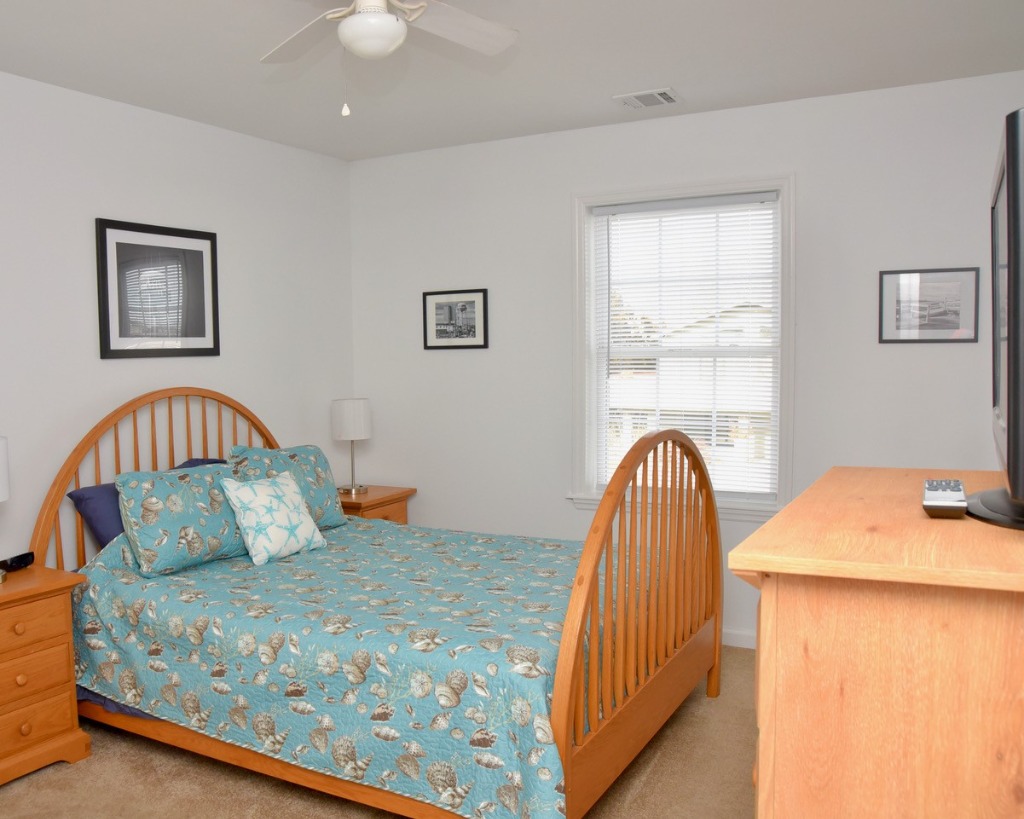 Beautiful Raised Ranch! Walk to beach or bay beach! Everything nearby!